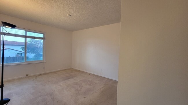 Building Photo - 4902 Lowry Rd