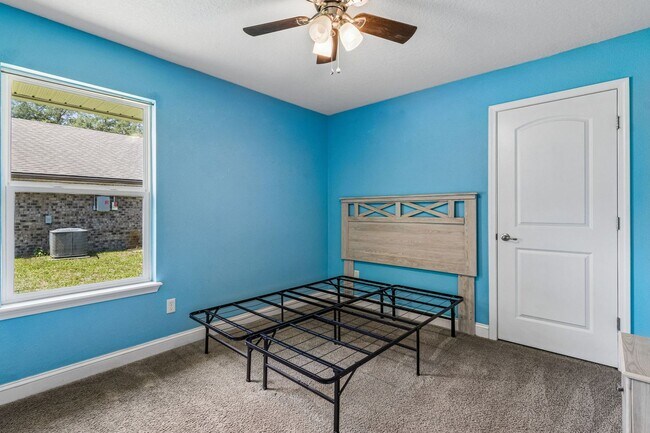 Building Photo - 87096 Farnsworth Ln