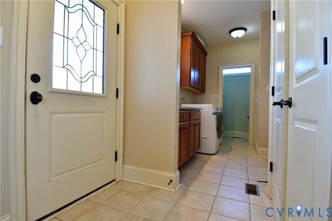 Building Photo - 12900 River Rd