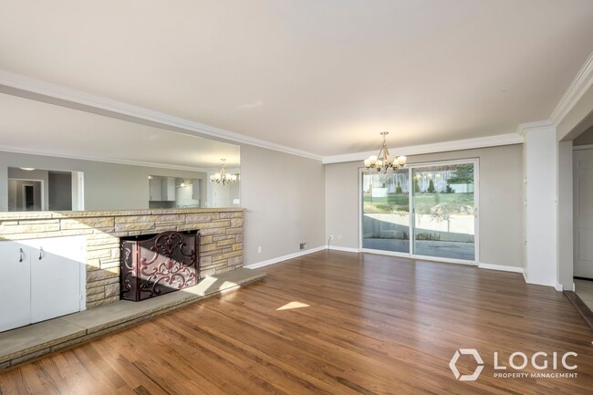 Building Photo - 195 E Roundtoft Dr