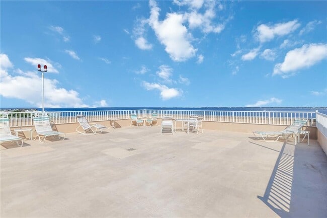 Building Photo - 1500 Park Beach Cir