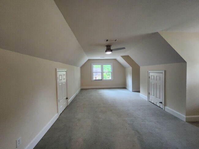 Building Photo - Executive Rental in Lake Redwine Community, 4 Bedrooms and 2.5 Baths 2 Car Garage - Newnan, GA