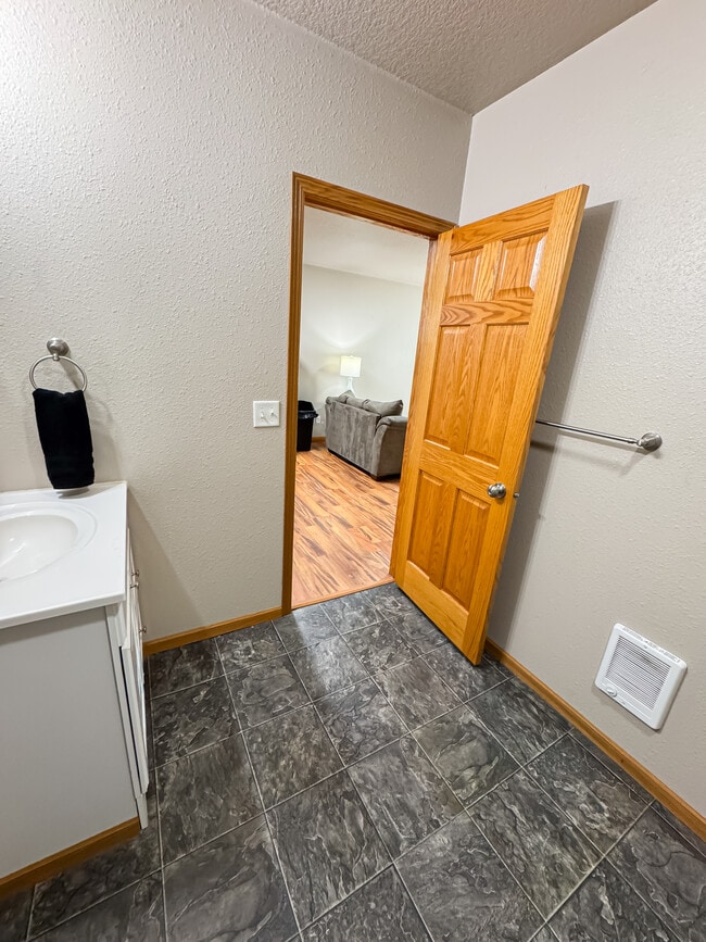 Building Photo - Theater Apartments Beulah