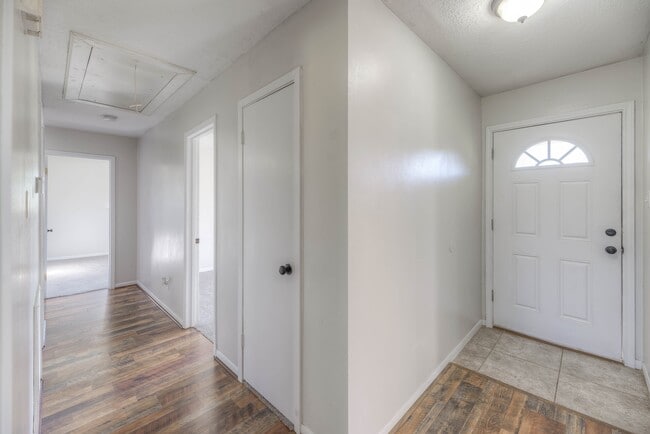 Building Photo - 1202 Dunbar Ave