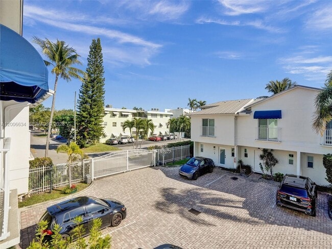 Building Photo - 835 NE 19th Ave