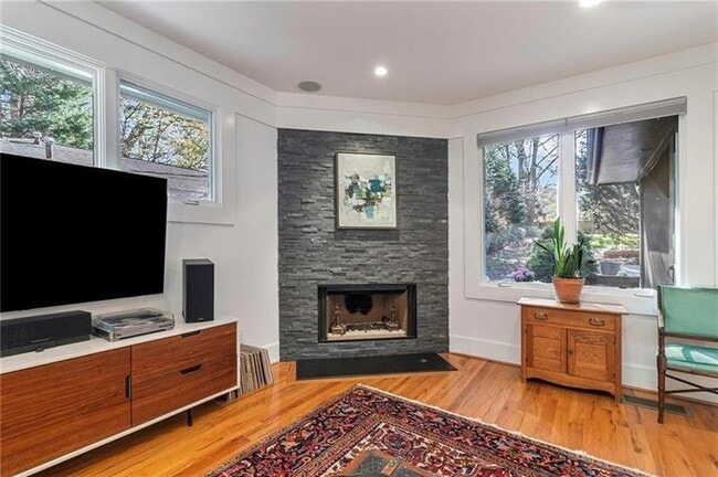 Building Photo - 623 Ansley St