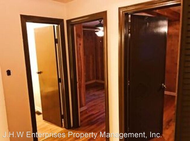 Building Photo - 3 br, 1 bath House - 2418 1/2 Laurel St.