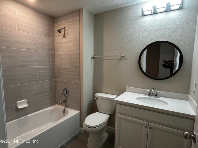 Building Photo - 7371 Palm Hills Dr