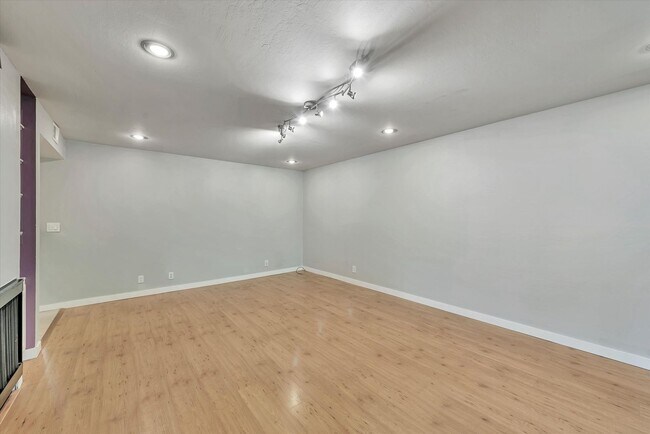 Building Photo - Hidden Gem at Saratoga Creekside – End Uni...