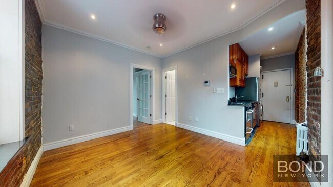 Primary Photo - 432 E 13th St