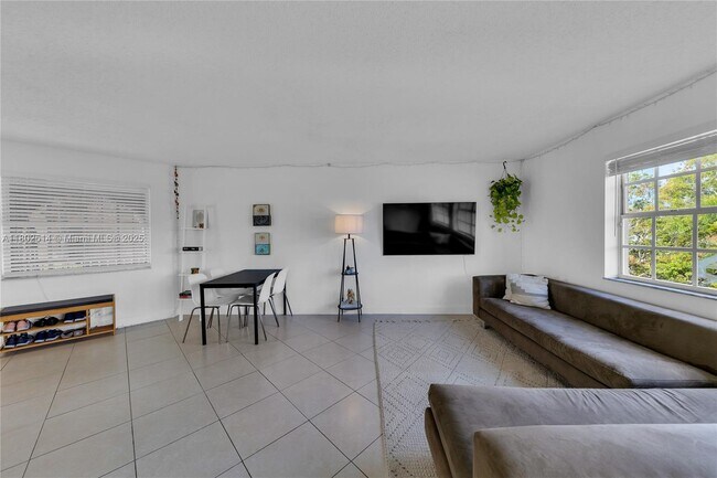 Building Photo - 333 SW 86th Ave