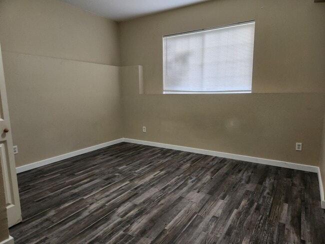 Building Photo - 533 40th St