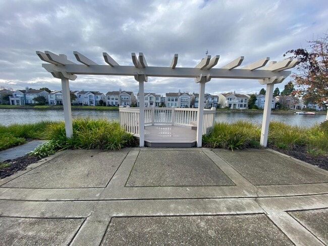 Building Photo - 323 Montserrat Dr