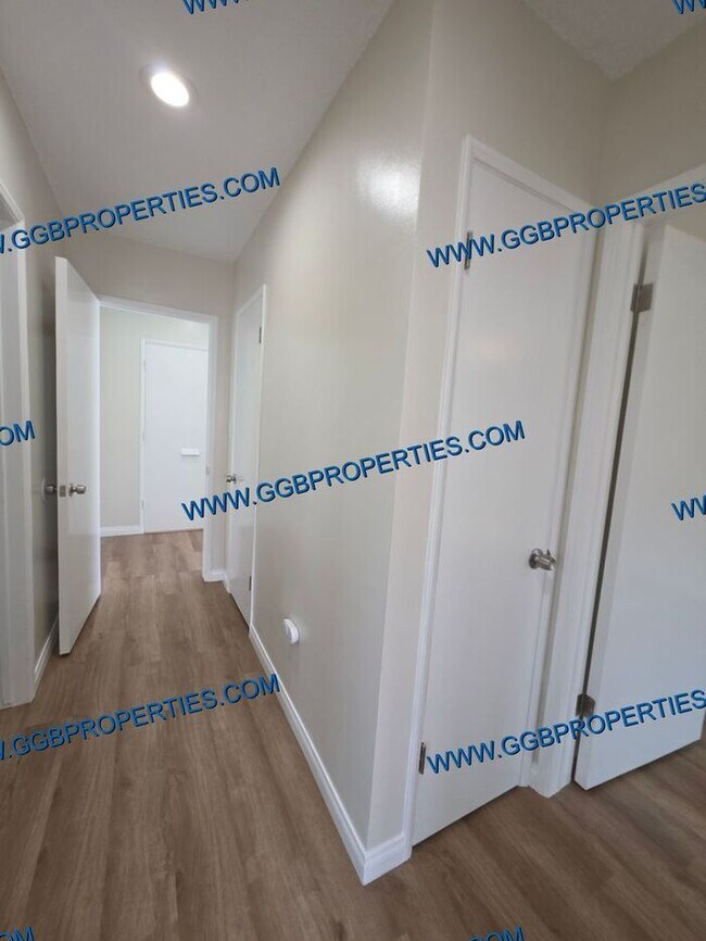 Building Photo - Gorgeous Turnkey 4 BD / 2.5 BA Home in Hawthorne