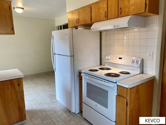 Building Photo - Ranch-Style Home in Campus West