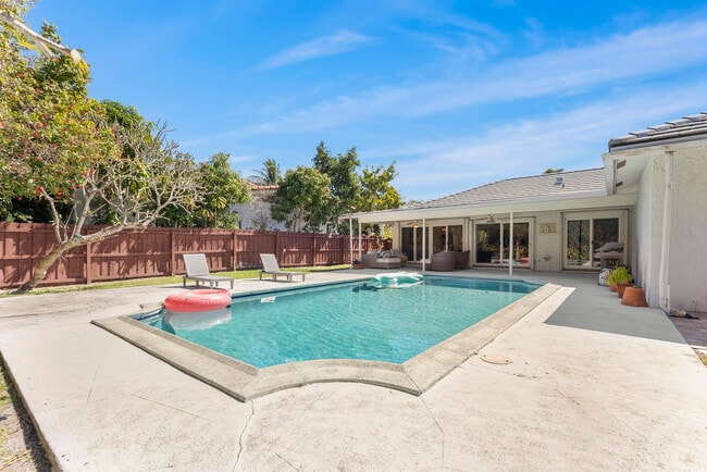 Building Photo - 401 NE 10th Terrace