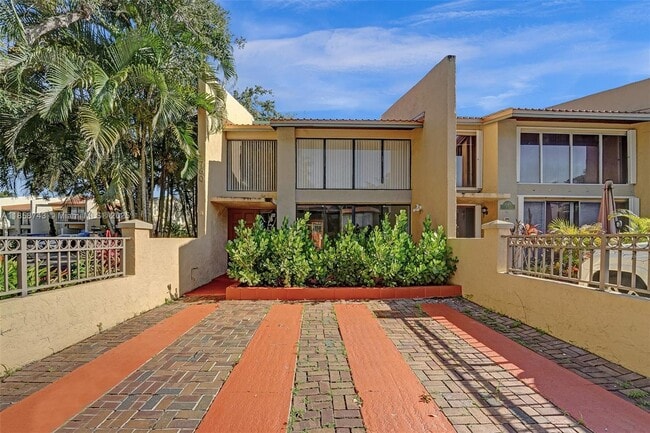 Building Photo - 760 E Coco Plum Cir