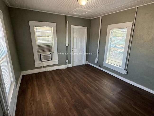 Building Photo - 1/1 Ybor Cottage- Move in Ready