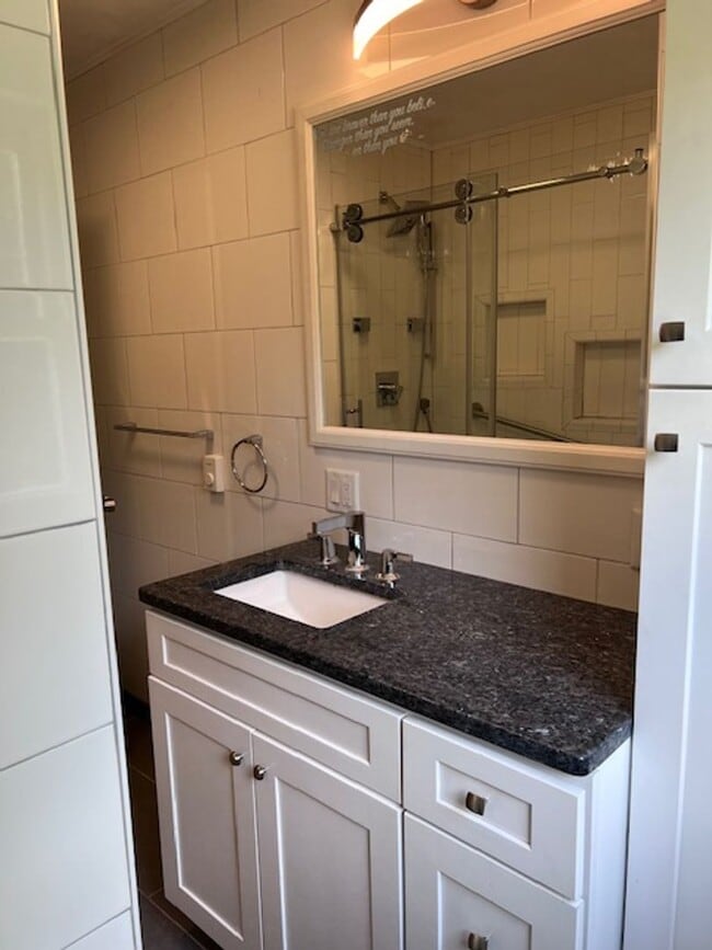 Building Photo - Large 4 bedroom, 2 1/2 bath home for rent in Ravena, NY on Rt 9W