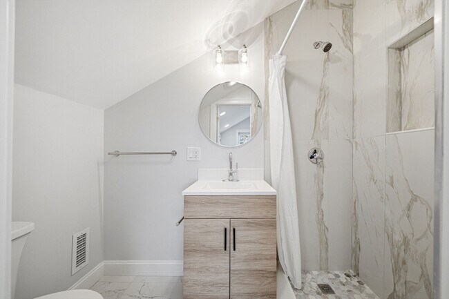 Building Photo - 9 Logan Ave