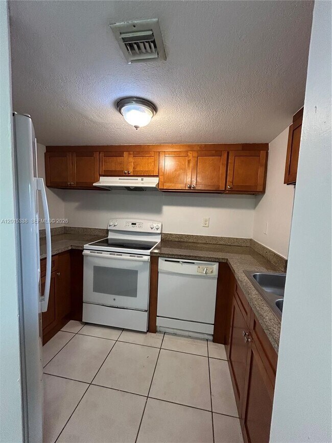 Building Photo - 8205 SW 152nd Ave