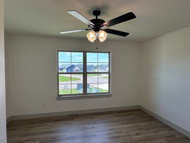 Building Photo - Now Accepting Applications – 4 BED 3 BATH | Summit Pass Subdivision | Waynesville School District