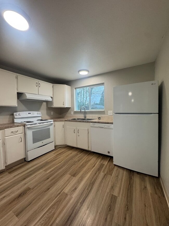 Building Photo - (HUD 414) 2 Bed/1Bath Home