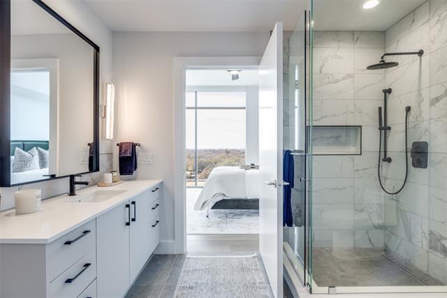 Building Photo - 8119 Douglas Ave