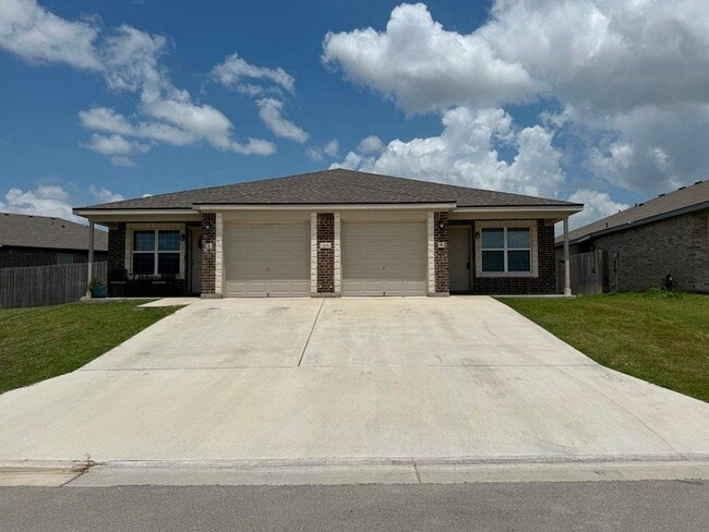 Building Photo - 205 Dolphin Dr
