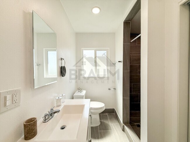 Building Photo - 13115 Oxnard St
