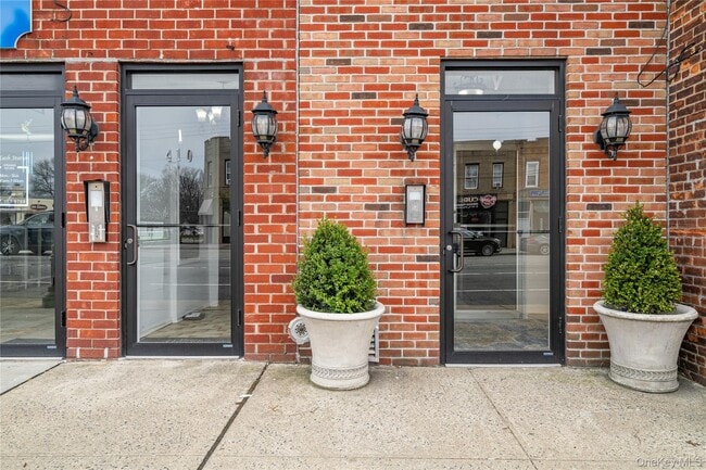 Building Photo - 410 Jericho Tpke