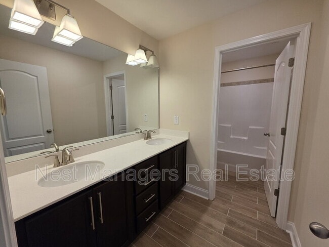 Building Photo - 2418 Cedar Rdg Ct