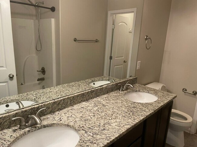 Building Photo - Beautiful Goodlettsville Condo Rental – 2 Bed, 2.5 Bath
