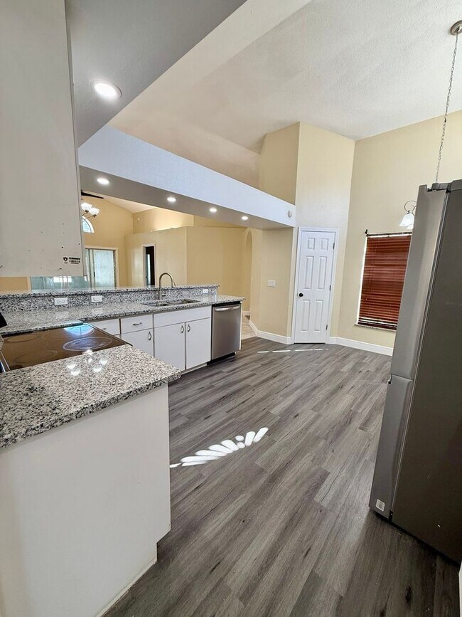 Building Photo - ?North Lakeland Gem – Private Single-Famil...