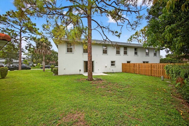 Building Photo - 1135 Staghorn St