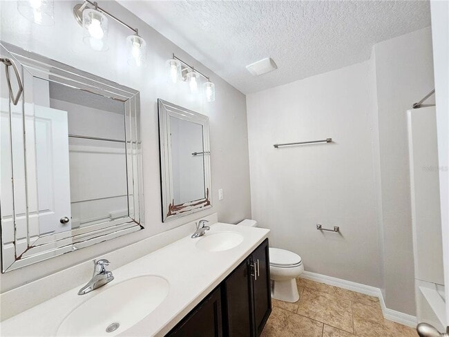 Building Photo - 11867 Verrazano Dr