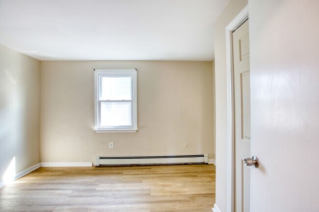 Building Photo - 12 Martin St