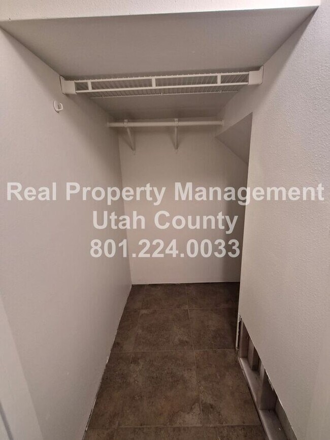 Building Photo - 747 Hanover Dr