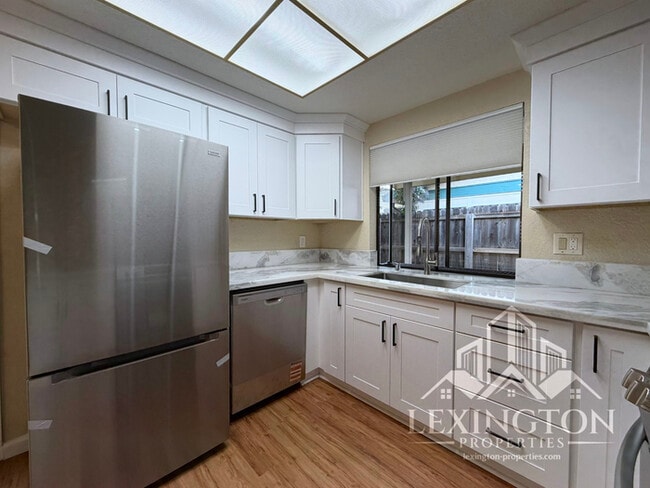 Building Photo - Beautifully Updated, 3BD/2BA Home in Larchmont Sunriver, off Sunrise Blvd. and Coloma Rd.