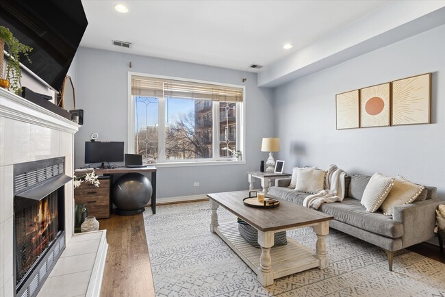 Building Photo - 323 W Schiller St