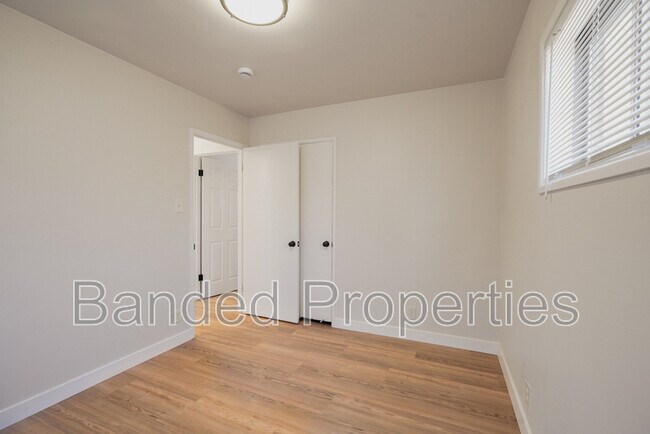 Building Photo - 351 E 4575 S