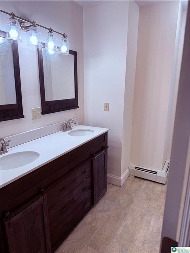 Building Photo - 3 bedroom 1 bathroom