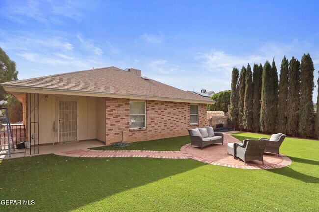 Building Photo - 3286 Sal Berroteran Dr