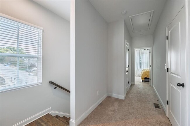 Building Photo - 313 Skylar Way SE