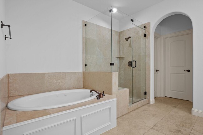 Building Photo - Luxury Highland Park Condo