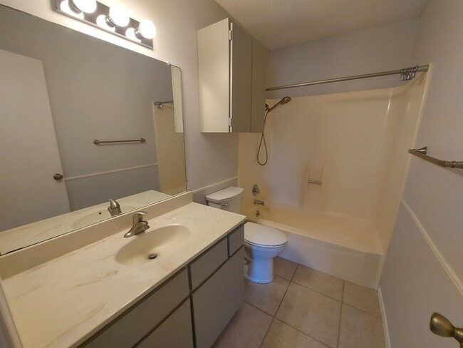 Building Photo - 1214 Hi Stirrup