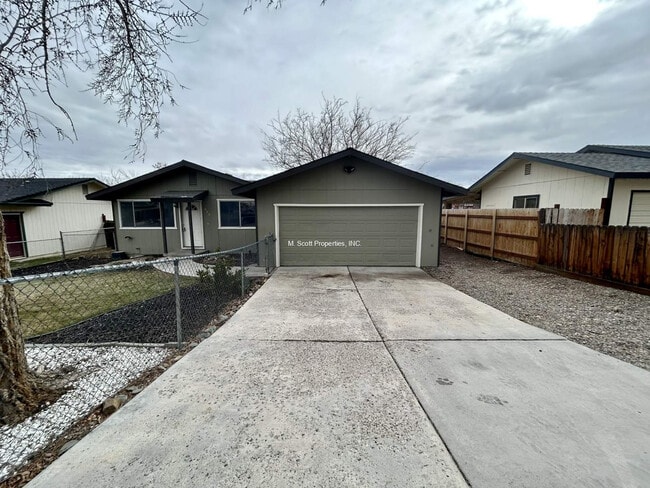 Primary Photo - 925 Opalite Dr