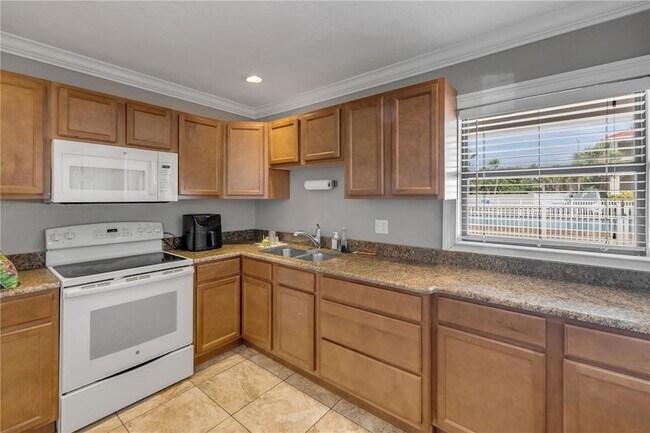 Building Photo - 2100 N Peninsula Ave