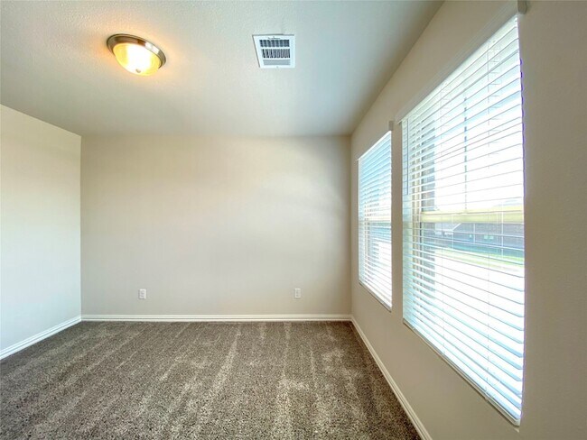 Building Photo - 1800 Canyon Ln