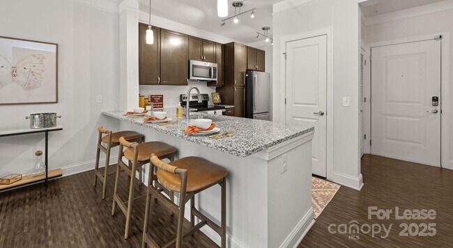 Building Photo - 10624 Parrish St